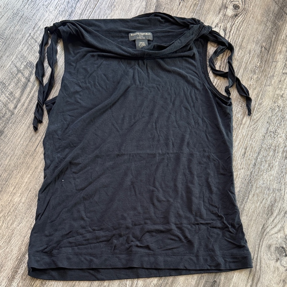 ✨ Banana Republic Stretch Sleeveless Black Top – Side Tie Detail ✨XS